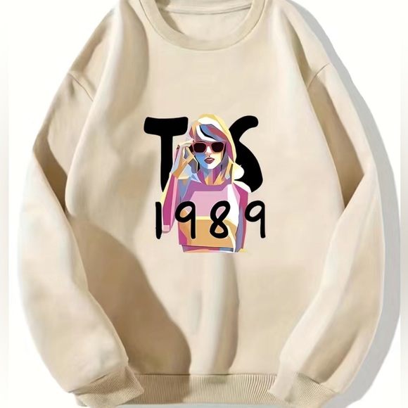 ALL OF THE PRETTY SWIFTIE ITEMS, AND MORE! - Picture 2 of 12